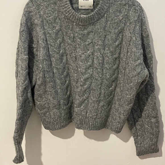 Abercrombie & Fitch Sweaters - Abercrombie & Fitch Heather Gray Knit Sweater